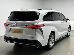 2023 Toyota Sienna 2.5L Hybrid Premium — фото 4