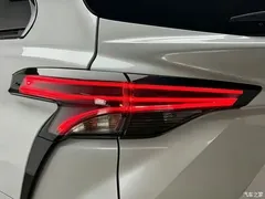 2023 Toyota Sienna 2.5L Hybrid Premium — фото 7
