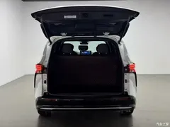 2023 Toyota Sienna 2.5L Hybrid Premium — фото 13