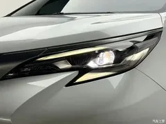 2023 Toyota Sienna 2.5L Hybrid Premium — фото 15