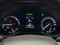 2023 Toyota Sienna 2.5L Hybrid Premium — фото 18