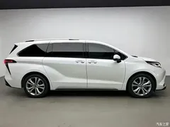 2023 Toyota Sienna 2.5L Hybrid Premium — фото 19