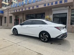 2023 Hyundai Elantra 1.5L CVT LUX Premium, белый — фото 3