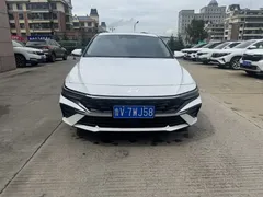 2023 Hyundai Elantra 1.5L CVT LUX Premium, белый — фото 4