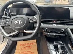 2023 Hyundai Elantra 1.5L CVT LUX Premium, белый — фото 9