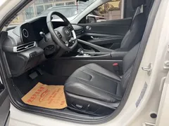 2023 Hyundai Elantra 1.5L CVT LUX Premium, белый — фото 10