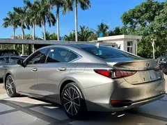 2022 Lexus ES 300h — фото 2
