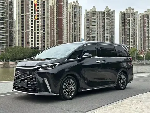 2023 Lexus LM 350h