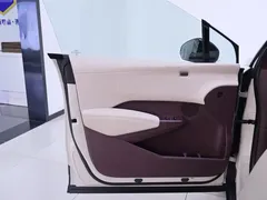 2025 Zeekr X 4 seats RWD Magic Cube, белый — фото 18