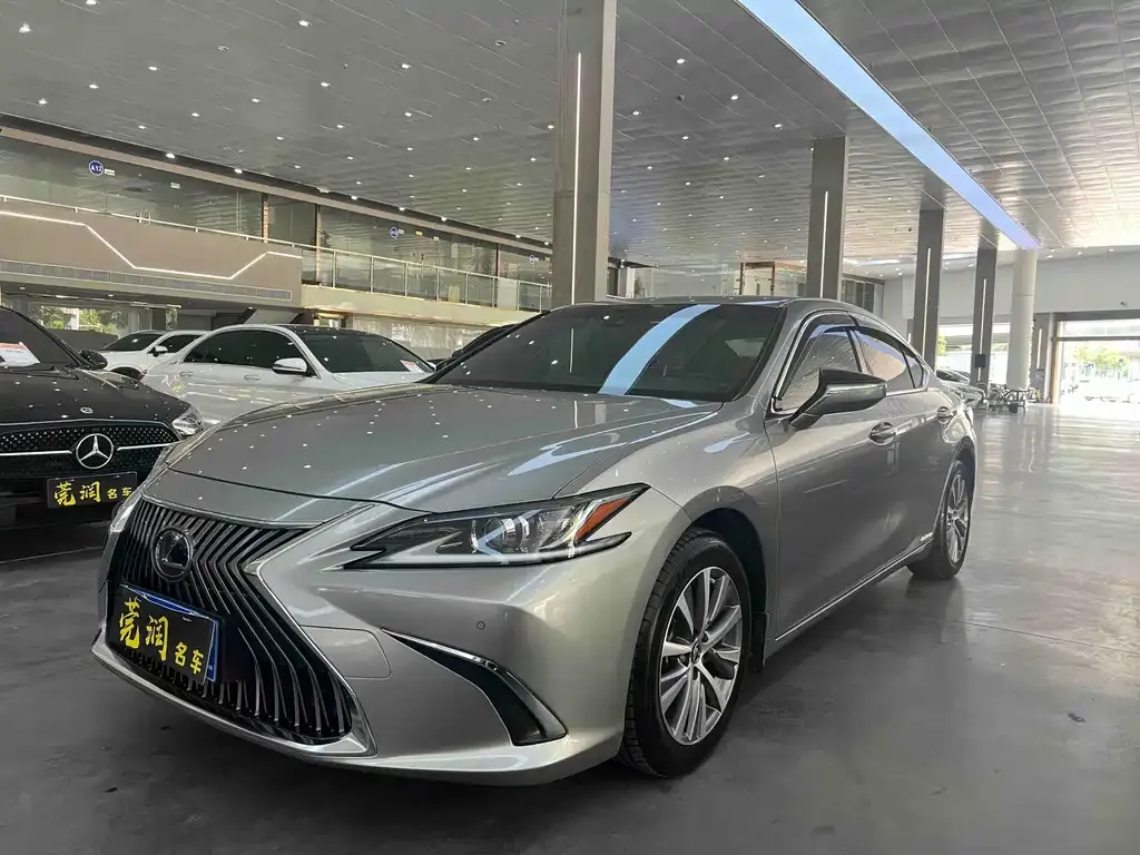 2020 Lexus ES 300h
