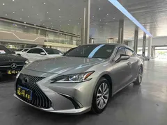 2020 Lexus ES 300h — фото 1