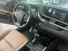 2020 Lexus ES 300h — фото 13