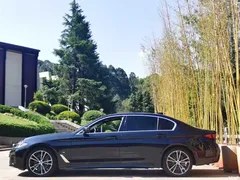 2022 BMW 5 Series 530Li Leading M Sport Package — фото 6