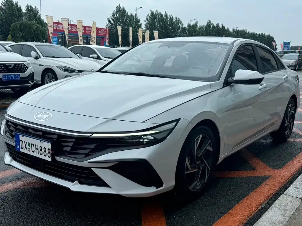 2023 Hyundai Elantra 1.5L CVT LUX Premium