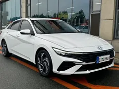 2023 Hyundai Elantra 1.5L CVT LUX Premium, белый — фото 3
