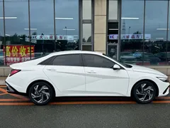 2023 Hyundai Elantra 1.5L CVT LUX Premium, белый — фото 4