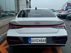 2023 Hyundai Elantra 1.5L CVT LUX Premium, белый — фото 5
