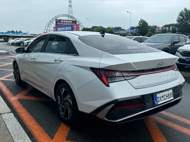 2023 Hyundai Elantra 1.5L CVT LUX Premium
