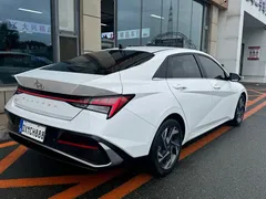 2023 Hyundai Elantra 1.5L CVT LUX Premium, белый — фото 7