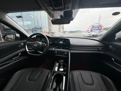 2023 Hyundai Elantra 1.5L CVT LUX Premium, белый — фото 8