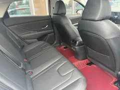2023 Hyundai Elantra 1.5L CVT LUX Premium, белый — фото 9