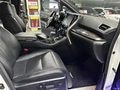 2020 Toyota Alphard Hybrid 2.5L Premium — фото 17