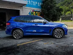 2022 BMW X5 M, синий — фото 3