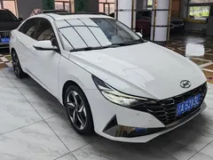 2022 Hyundai Elantra 1.5L CVT LUX Premium, белый — фото 3
