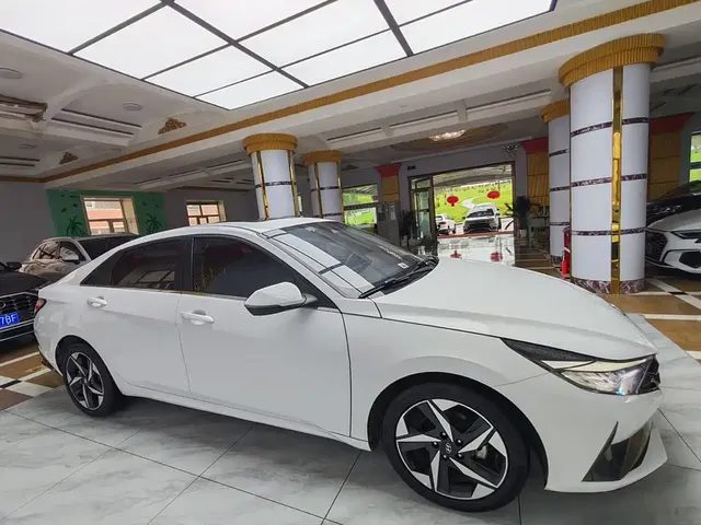 2022 Hyundai Elantra 1.5L CVT LUX Premium