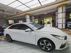 2022 Hyundai Elantra 1.5L CVT LUX Premium, белый — фото 4