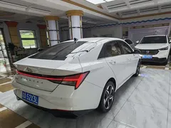 2022 Hyundai Elantra 1.5L CVT LUX Premium, белый — фото 7