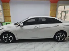 2022 Hyundai Elantra 1.5L CVT LUX Premium, белый — фото 9