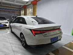 2022 Hyundai Elantra 1.5L CVT LUX Premium, белый — фото 14