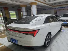 2022 Hyundai Elantra 1.5L CVT LUX Premium, белый — фото 15