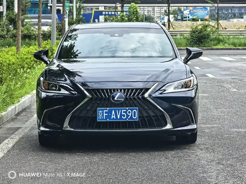 2021 Lexus ES 300h