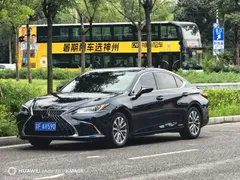 2021 Lexus ES 300h, чёрный — фото 2