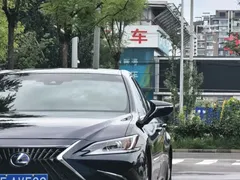 2021 Lexus ES 300h, чёрный — фото 5