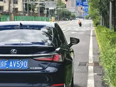 2021 Lexus ES 300h, чёрный — фото 7