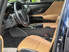 2021 Lexus ES 300h, чёрный — фото 16