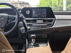 2021 Lexus ES 300h, чёрный — фото 18