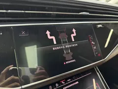 2021 Audi Q7 55 TFSI quattro S line, чёрный — фото 40