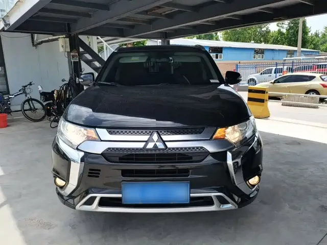 2020 Mitsubishi Outlander 2.0L 2WD 5