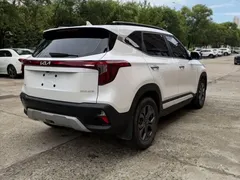 2023 Kia Seltos 1.5L CVT Luxury, белый — фото 6