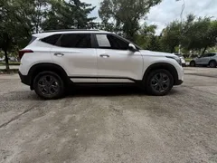 2023 Kia Seltos 1.5L CVT Luxury, белый — фото 7