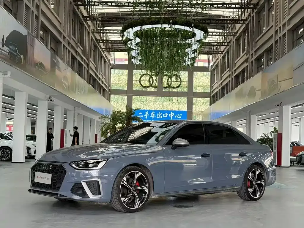 2022 Audi A4L 40 TFSI quattro RS