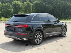 2021 Audi Q7 55 TFSI quattro S line Sport, чёрный — фото 5
