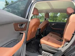 2021 Audi Q7 55 TFSI quattro S line Sport, чёрный — фото 9