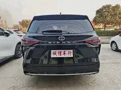 2023 Toyota Sienna 2.5L Hybrid Premium, чёрный — фото 4