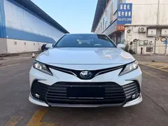 2023 Toyota Camry Hybrid 2.5HGVP Advanced, белый — фото 2