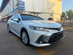 2023 Toyota Camry Hybrid 2.5HGVP Advanced, белый — фото 3